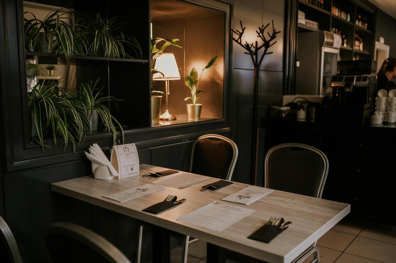 Hotel Garden Oleśnica 외부 사진