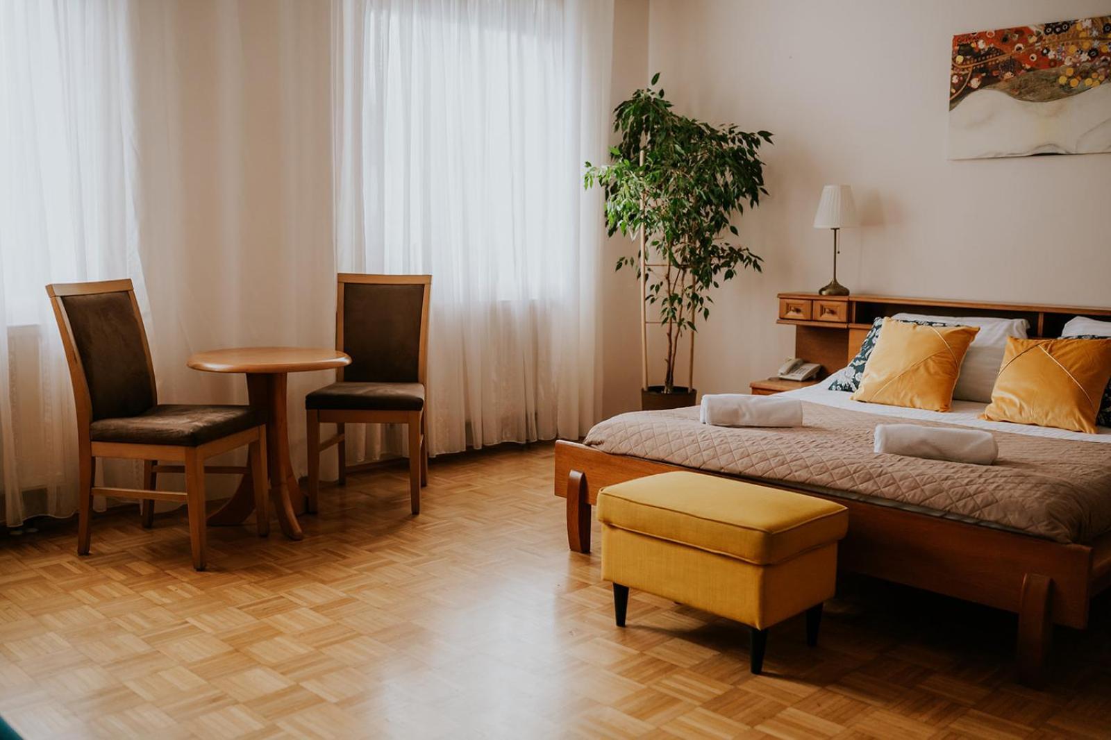 Hotel Garden Oleśnica 외부 사진